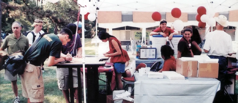 students during move in day in 2003